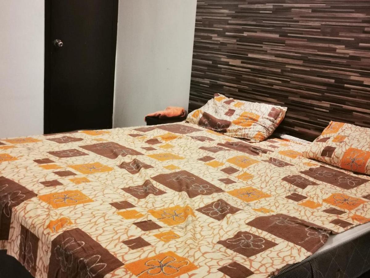 Gulshan Guest House การาจี ภายนอก รูปภาพ