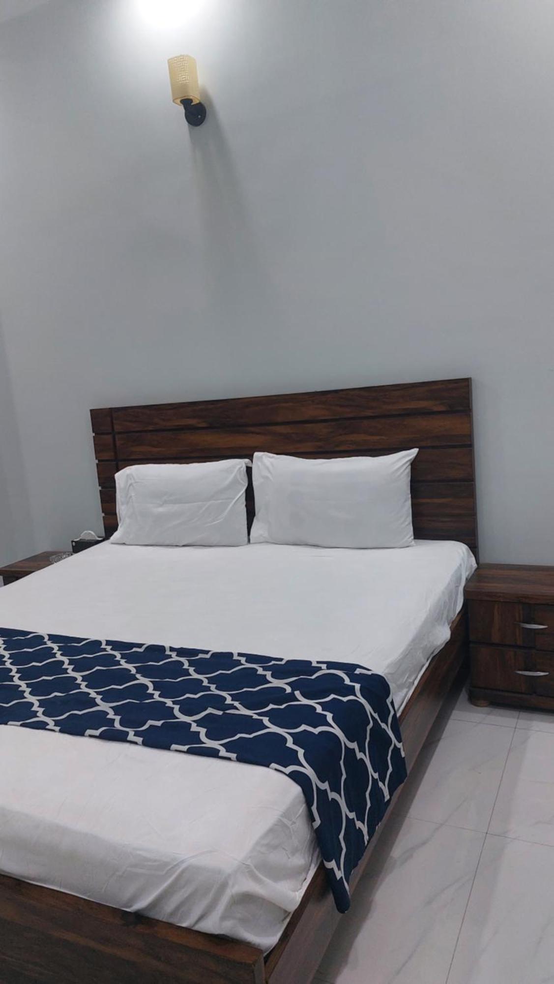 Gulshan Guest House การาจี ภายนอก รูปภาพ